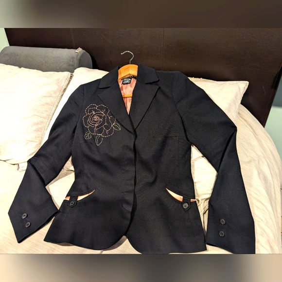 Black Blazer w/pink flower and details - Picture 1 of 2
